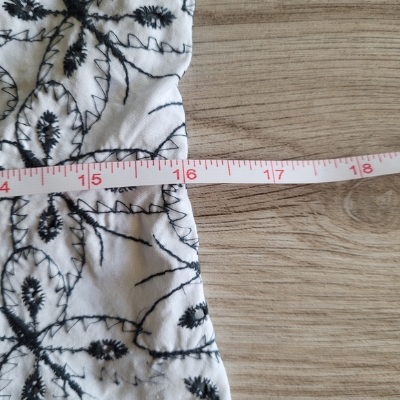 Isabela D. Black and White Butterfly Seen Eyelet Pattern Cotton Buttons Shirt 6 - Picture 6 of 8